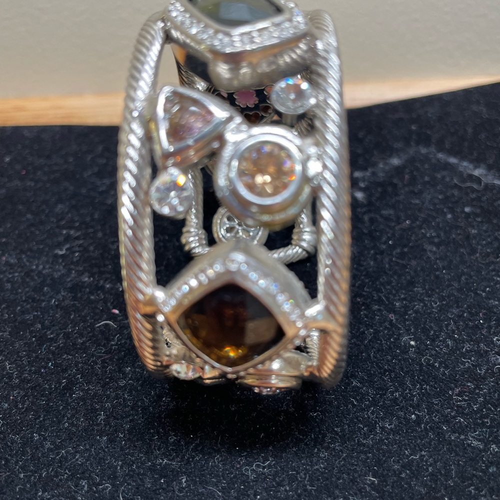 Larger cuff bracelet - Picture 3 of 8